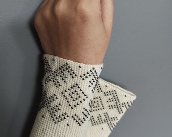 Handgestrickte Merino Wolle Perlen Pulswärmer: Baltic Design Boho Chic