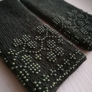 Beautiful haki green merino wool mitts,Handmade wrist warmers,adorable beaded wrist warmers,handknitted,gift woman,boho chic,Mothers day
