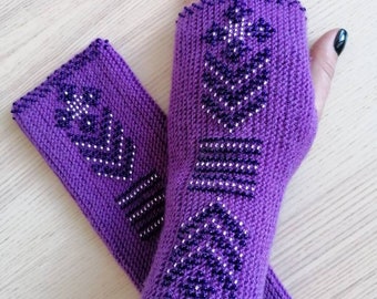 Handgefertigte Lila Merino Wolle Pulswärmer mit Tschechischen Glasperlen