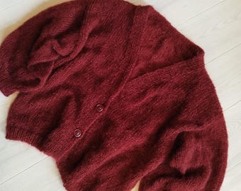 Handgestrickte Fuscia Mohair-Strickjacke: Leichtes Zopfmuster