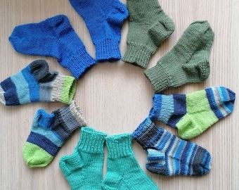 Chaussettes nouveau-nées, chaussettes en laine, accessoires de laine, chaussettes chaudes, faits à la main, tricotés à la main, colorés, chaussettes pour bébés, chaussettes en tricot, chaussettes mérinos douces, minuscules