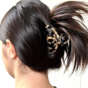 Hair clip 8cm tortoiseshell pattern