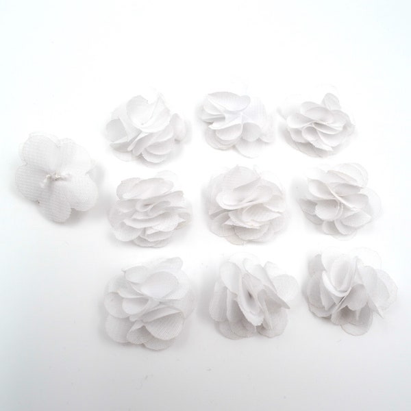 Set of 10 small flowers in white voile fabric