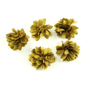 Set di 5 piccoli fiori in tessuto satinato