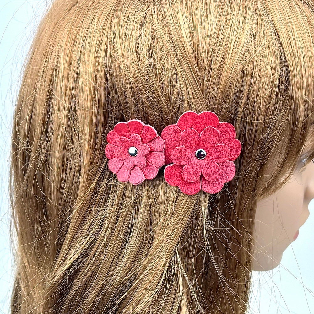 2つの花が付いたレザーバレッタ、7cm、ヘアアクセサリー - Etsy 日本