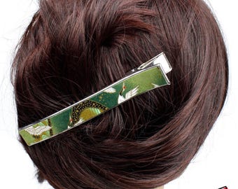 Large crocodile hair clip 12.3cm, Japanese washi paper crane design on a green background