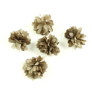 Conjunto de 5 pequeñas flores de tela de satén