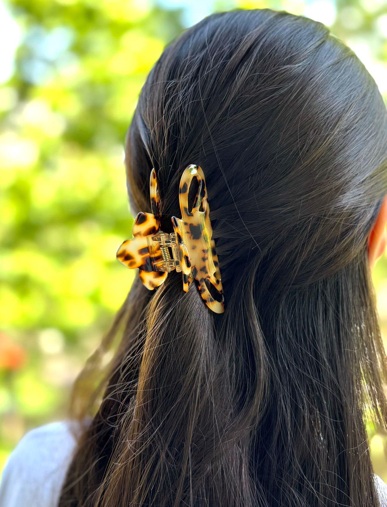 NWT Draper James Hair Barrette Hair Clip Round Flower Shape w/ Tortoise Shell Amazon.com: 6 PCS Tortoise Flower Hair Clips for Women Girls  main image 3