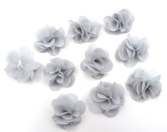 Set of 10 small flowers in grey voile fabric