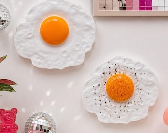 Fried egg 3d resin wall art / wall art/ realistic fake food / wall egg/ pop art/ sunny side up egg/ kitschy kitchen decor/ dopamine decor