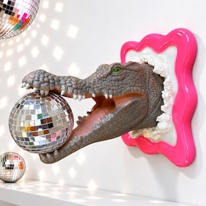 Crocodile Disco Ball Wall Art – 3D Resin Sculpture, Kitsch Dopamine Decor, Alligator Pop Art, Unique Funky Home Decor, Party Animal Art