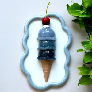 BLAUE Eistüte 3D Wand Kunst Skulptur / 23 cm / Waffel / Kirsche / Fake Food / Food Wall / Pop Art / Kawaii