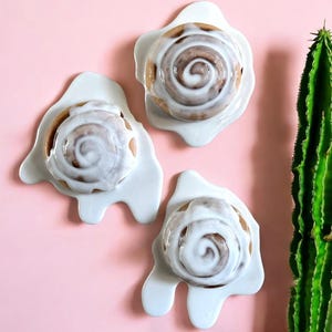 CINNAMON ROLL 3d resin wall art / wall sculpture/ realistic / Kitschy Decor/ Dopamine Decor/ fake food breakfast / frosting
