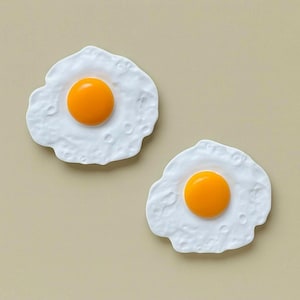 Fried egg 3d resin wall art / wall art/ realistic fake food / wall egg/ pop art/ sunny side up egg/ kitschy kitchen decor/ dopamine decor