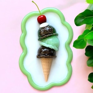 MINT SCHOKOLADE CHIP Eistüte 3D Kunst Skulptur/ 23 cm / Waffel / Kirsche / Fake Food / Pop Art / Kunstharz Skulptur