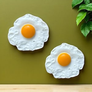 FRIED EGG 3d resin wall art / wall art/ realistic fake food / wall egg/ pop art/ sunny side up egg/ kitschy kitchen decor/ dopamine decor