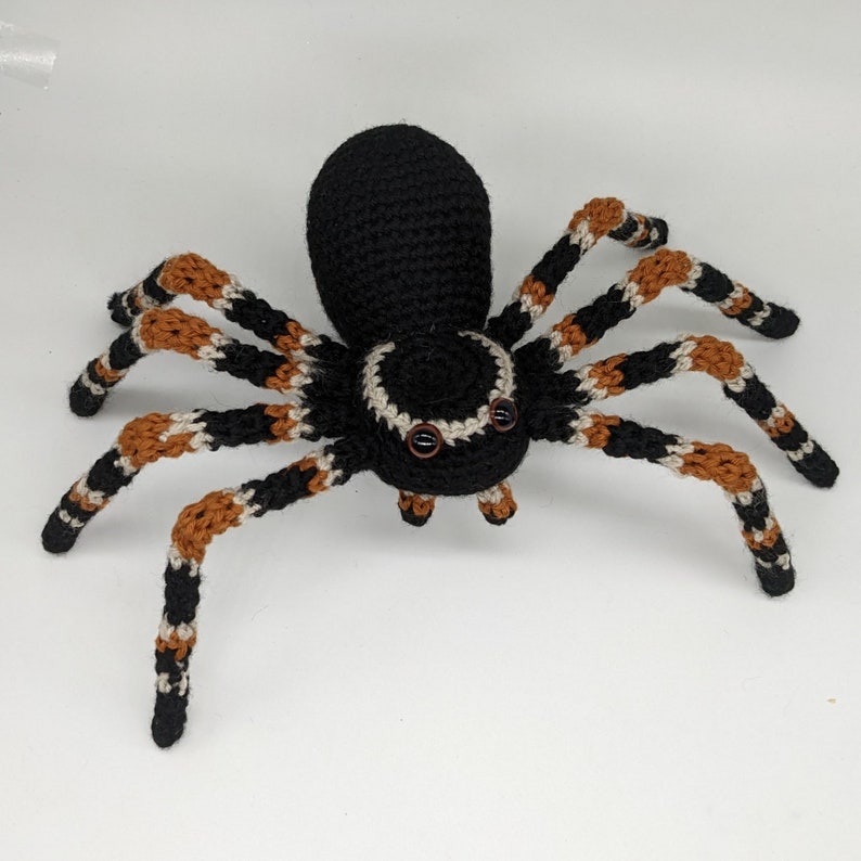Oscar the Spider PDF Crochet Pattern Halloween decoration image 2