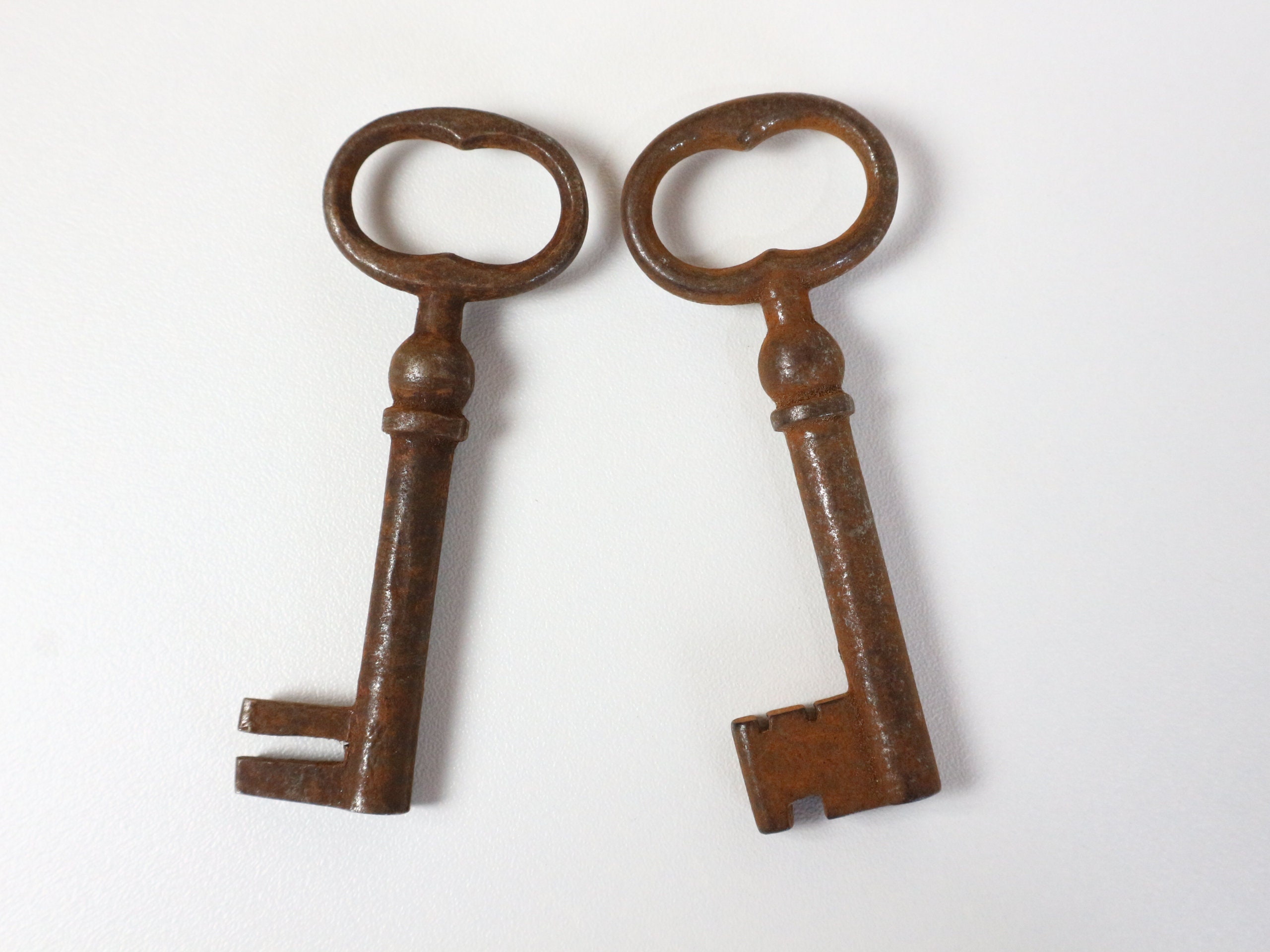 Mittelalterlicher Schlüssel als Dekoration, antiker Buntbartschlüssel