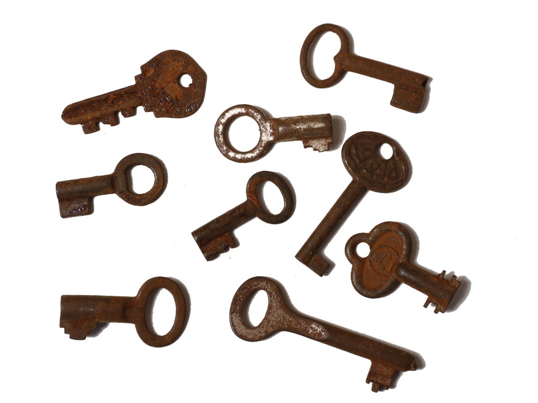 Set With Nine Small 9 Old Skeleton Keys, Rusted Keys , Vintage Keys