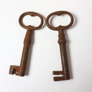 Set (2) Antique Skeleton Keys, Old rusted Keys , Vintage Keys, Old Metal Iron Keys, bunch of keys,