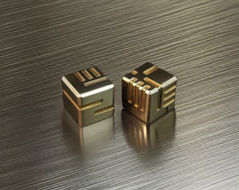 Set van 2 messing AKO-dobbelstenen - 'Another Kind Of'-dobbelstenen - uniek ontwerp