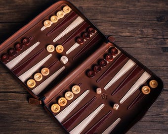 Juego de backgammon de lujo en piel Melia Games - Completo con estuche de transporte, 32 fichas
