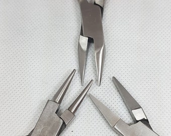 Professional goldsmith's pliers, for metal processing, round-nose and flat-nose pliers without cut (fluting)