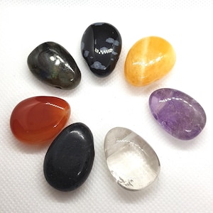 gebohrte Trommelsteine, Tropfen, div Steine ca 28 x 21mm, drop shape, optional mit Lederband, Amethyst, Bergkristall, Calzit, Achat u. mehr