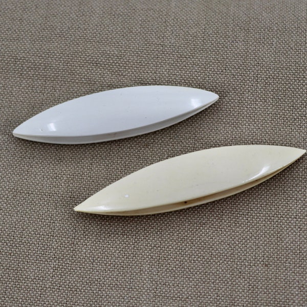 2 vintage Occhi tatting shuttles