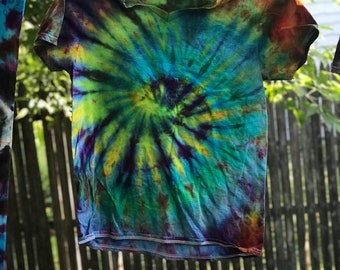 Ice Dye Spiral V Neck Shirt Med