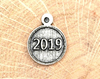 Mayam 15 Pieces 2019 Year Charm Graduation Charm Pendants for Graduation Tassel DIY Crafts Silver