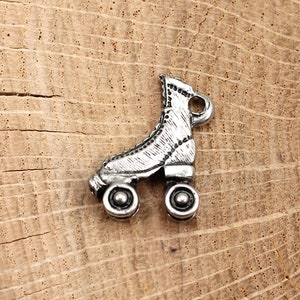 BULK LOT 20 pieces   Roller skate derby charm