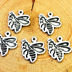 Yellow Jacket (hornet) Charm, Antique Gold Finish (CH-G-4