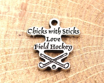 Las chicas con palos aman el encanto del hockey de campo