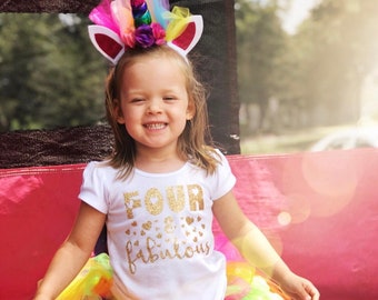 Four & Fabulous 4th Birthday Outfit Girls - Maglietta a maniche corte a sbuffo per il quarto compleanno con glitter oro - Camicia per bambina di 4 anni