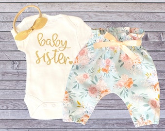 Baby Sister Outfit - Newborn Coming Home Set Baby Girl - Little Sister Bodysuit + High Waisted Vintage Floral Pants + Bow - Photo Shoot Set