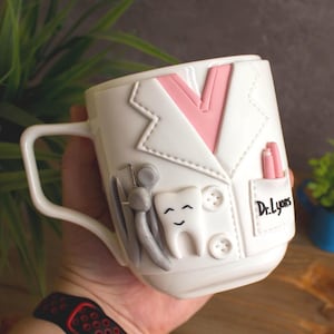 Personalisierte Zahnarzt-Kaffeetasse mit Namen: Custom Dentist Cup