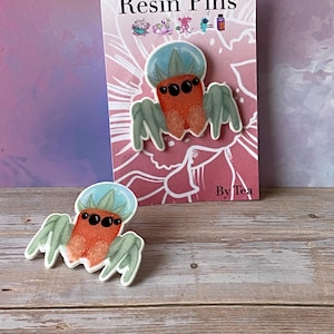 Strawberry Jumping Spider Resin Pin – Cute Handmade Spider Brooch, Kawaii Aesthetic Accessory, Nature Lover Gift, Bug Enamel Pin Alternative