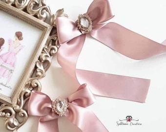 Barrette en satin rose or rose et cristal