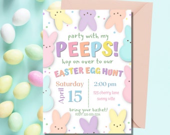 Puede incluir: Una invitación colorida a una búsqueda de huevos de Pascua con el texto "party with my PEEPS! hop on over to our EASTER EGG HUNT" y la fecha "Saturday April 15" y la hora "2:00 pm". La invitación presenta un fondo colorido con caramelos de malvavisco Peeps de colores pastel.