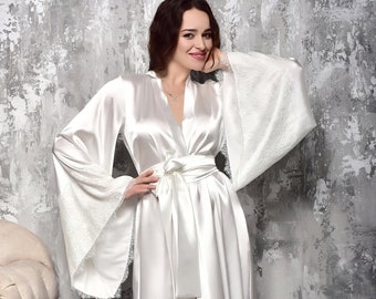 Long bridal kimono robe with lace Ivory bride dressing gown Bridal shower gift for daughter Maxi satin robes for women Getting ready robe