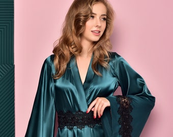 Emerald green bridesmaid robe Short satin kimono robe for bride Bachelorette party robe gift for bride Bridal gift for daughter