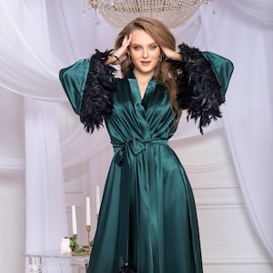In voller Länge Feder getrimmt Satin Robe für Fotoshooting Lange grüne Feder Kimono Robe Brautjungfer Maxi Robe Mutterschaftsmantel
