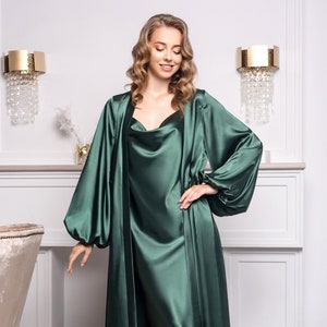 Grüner Satin-Nachthemd und Bademantel-Set Langes Peignoir-Set große Größe Braut Kimono Robe und Slip-Nachthemd Grünes Hochzeits-Negligé-Set für die Braut