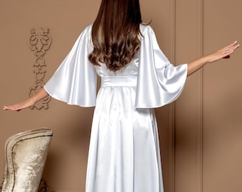 Lång kimonoklänning i satin för brud Vit lång, vidärmad brudklänning Boudoir-maximögonklänning för bröllopsdagen Brudgåva till syster