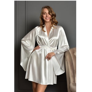 Short satin bridal robe Wedding kimono robe for bride Dressing gown women Ivory bridal party robe Christmas gift for wife