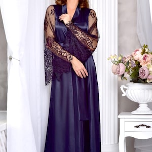 White long bridal robe and nightgown set Satin lace peignoir set Bridal lingerie wedding night Kimono lace robe Sister bridal shower gift Navy/black lace