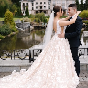 72&quot; Sheer Bridal Illusion Tulle Wedding Veil: Raw Edge, Simple Ivory