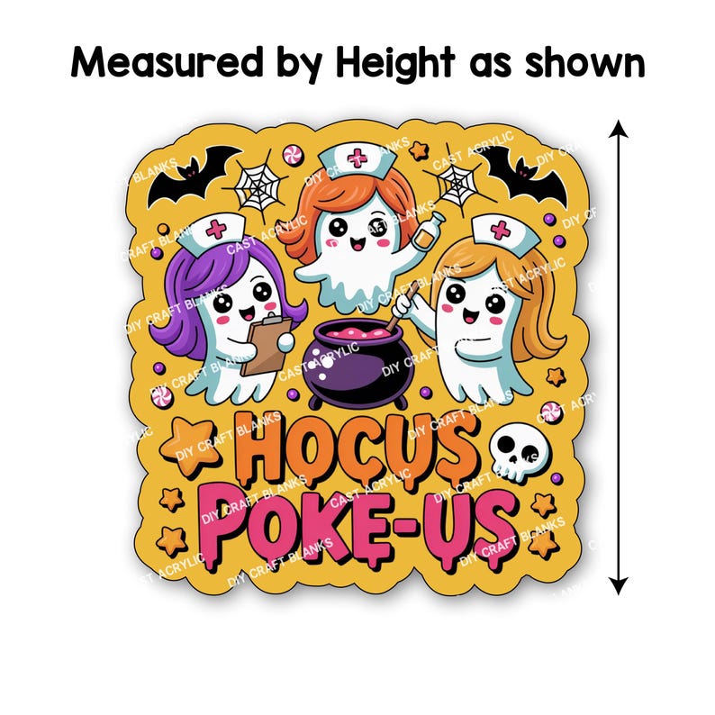 Peut inclure: Un support de bricolage en acrylique sur le th&egrave;me d'Halloween avec trois infirmi&egrave;res fant&ocirc;mes de dessins anim&eacute;s aux couleurs de cheveux diff&eacute;rentes. Le design comprend un chaudron, des chauves-souris, des toiles d'araign&eacute;es, des &eacute;toiles et le texte "Hocus Poke-Us". La hauteur est mesur&eacute;e comme indiqu&eacute;.