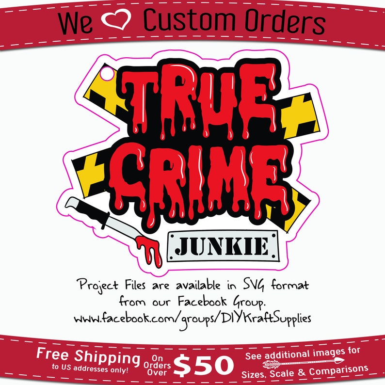 K&ouml;nnte beinhalten: Ein rotes und schwarzes Grafikdesign mit den Worten "True Crime Junkie" in einer tropfenden Blutschrift. Das Design ist von gelbem und schwarzem Warnband umgeben.